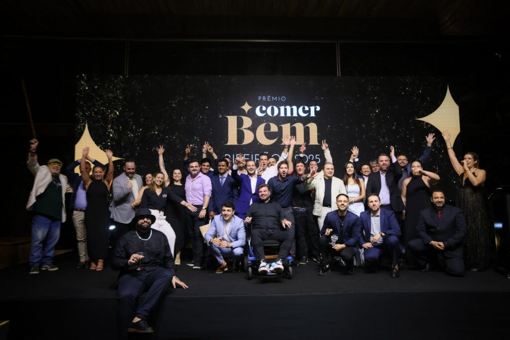 Os-vencedores-das-22-categorias-celebram-a-vitoria-na-primeira-edicao-do-premio-Credito-Rafael-Cautella-scaled.jpg